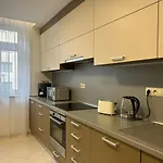 Leo Free Parking - President Palace *