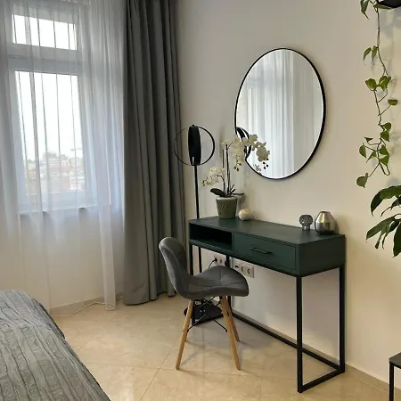 Leo Free Parking - President Palace Apartment *