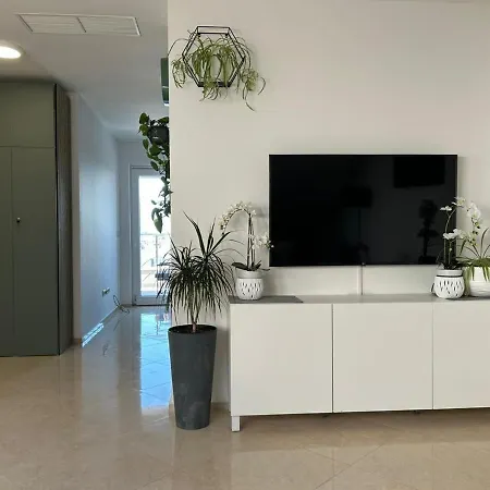 Leo Free Parking - President Palace * Bratysława