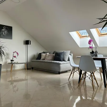 Leo Free Parking - President Palace * Bratysława