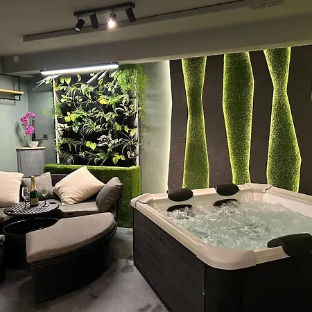 Leo Free Parking - President Palace Bratysława