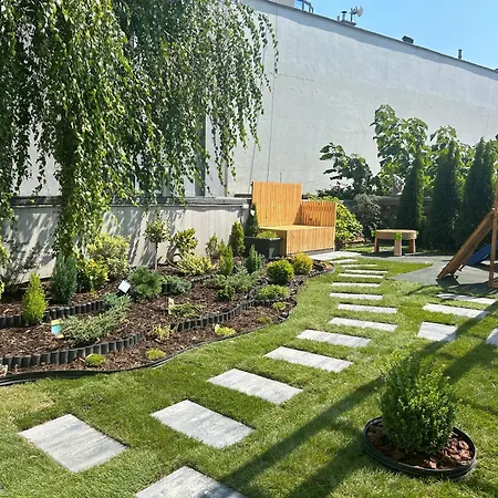 Leo Free Parking - President Palace