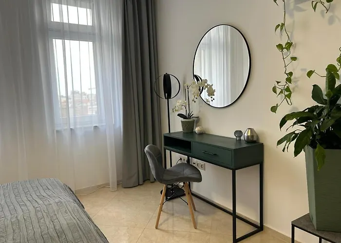 Leo Free Parking - President Palace Apartment *