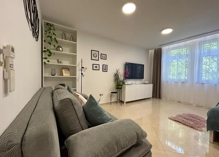 Leo Free Parking - President Palace Apartment