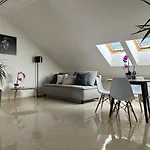 Leo Free Parking - President Palace * Pressburg