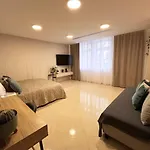 Apartment Leo Free Parking - President Palace
