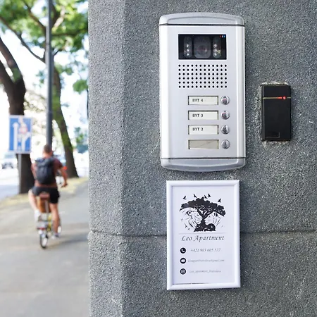 Leo Free Parking - President Palace * ブラチスラヴァ